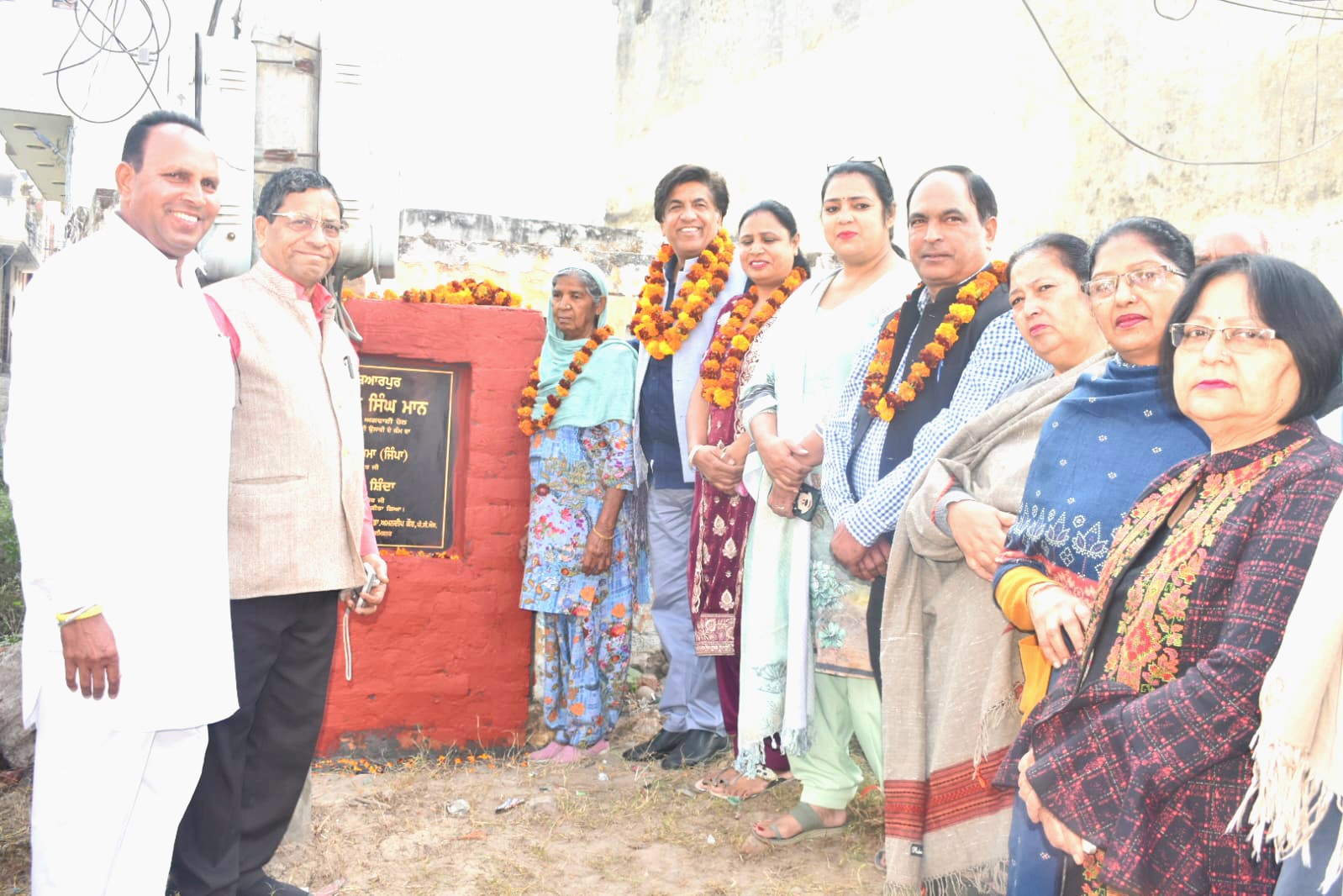 विधायक जिम्पा ने वार्ड 49 में 11 लाख रुपये की लागत से गलियों का निर्माण कार्य शुरू करवाया